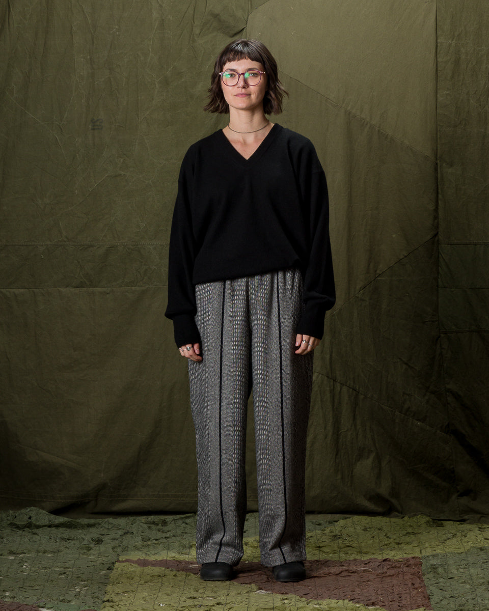 Olde Homesteader & Daughter Cashmere V Pullover - Black 10 - Standard & Strange