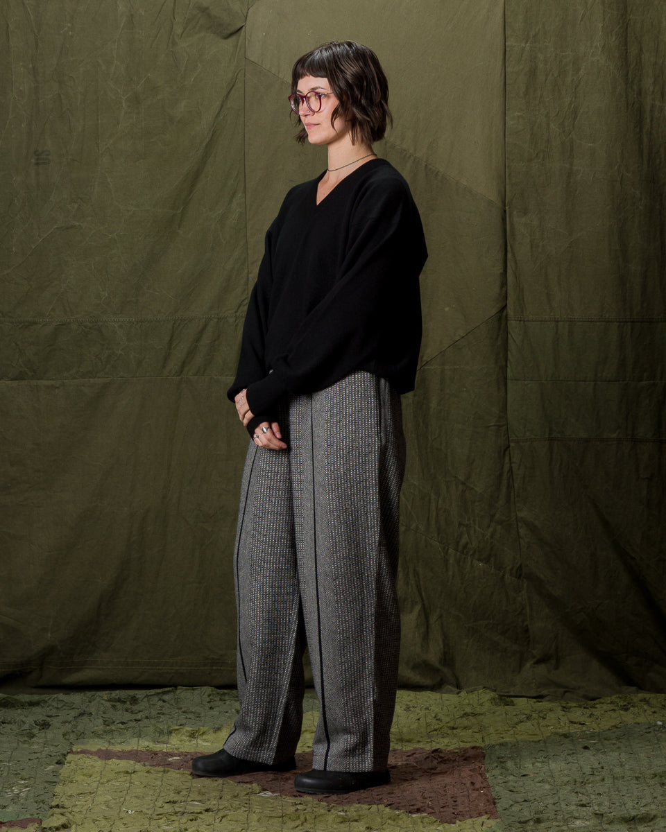 Olde Homesteader & Daughter Cashmere V Pullover - Black 10 - Standard & Strange