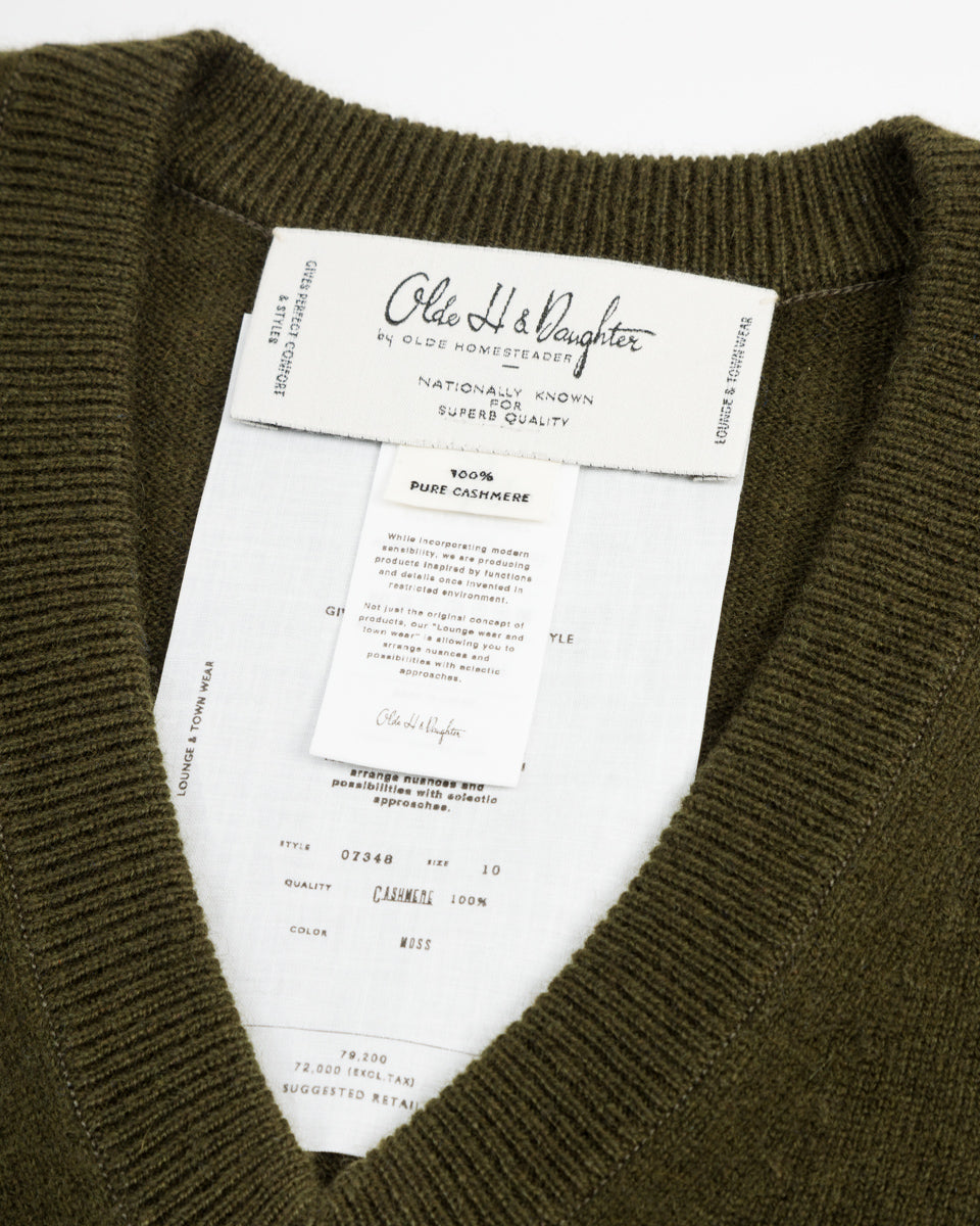 Olde Homesteader & Daughter Cashmere V Pullover - Moss 10 - Standard & Strange