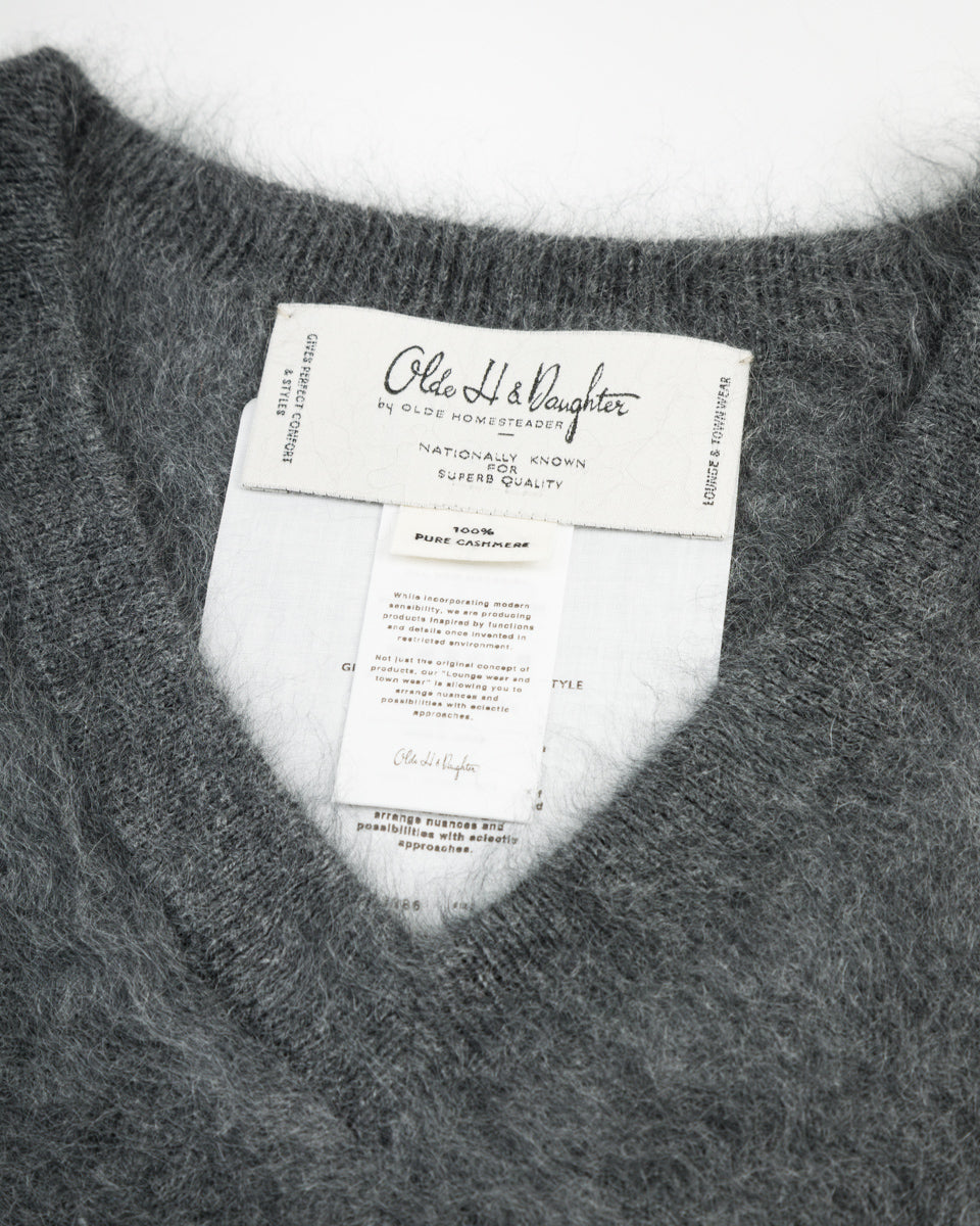 Olde Homesteader & Daughter Fur Cashmere V Pullover - Charcoal - Standard & Strange