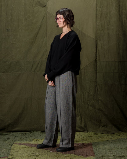 Olde Homesteader & Daughter Cashmere V Pullover - Black 10 - Standard & Strange