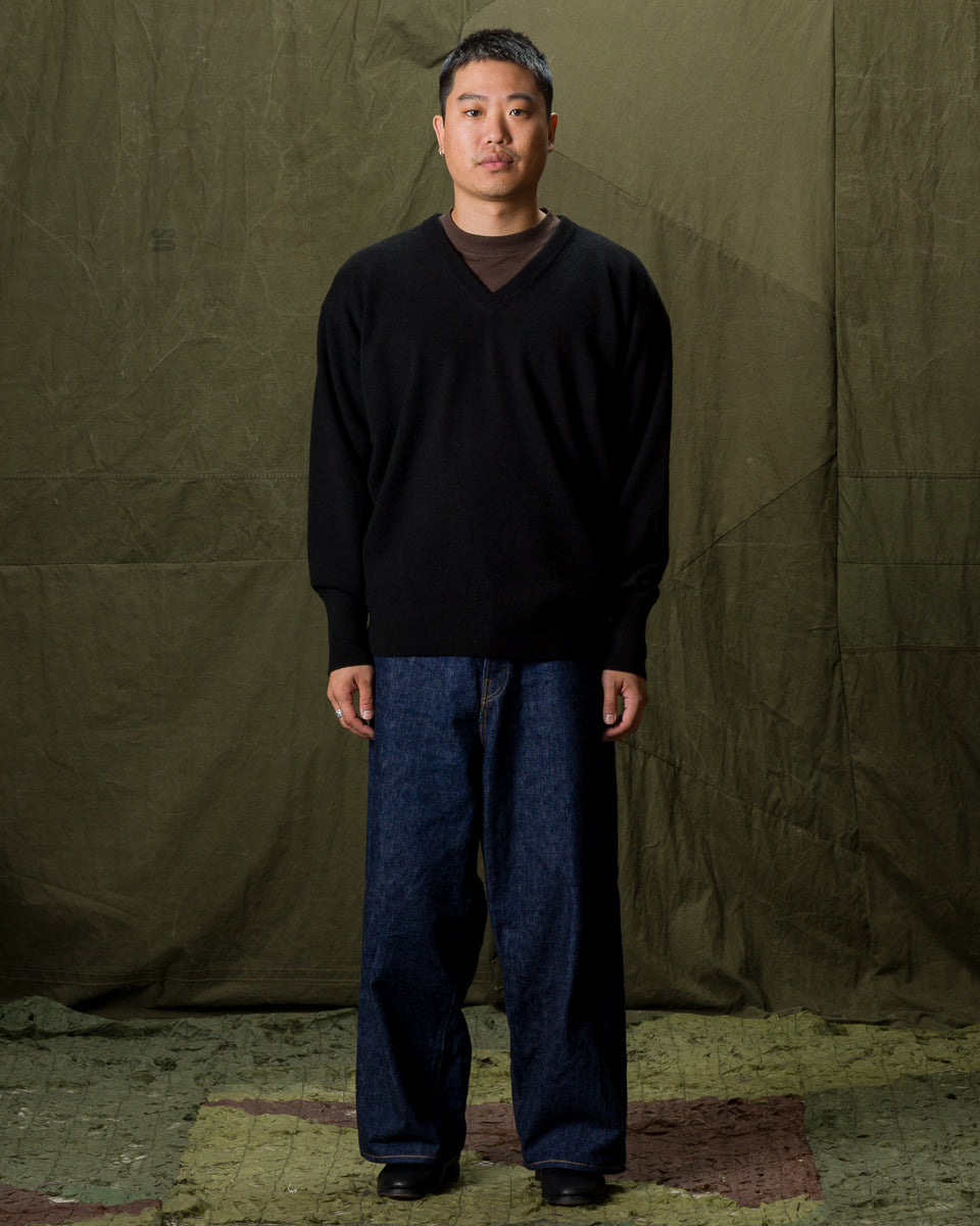 Olde Homesteader & Daughter Cashmere V Pullover - Black 10 - Standard & Strange