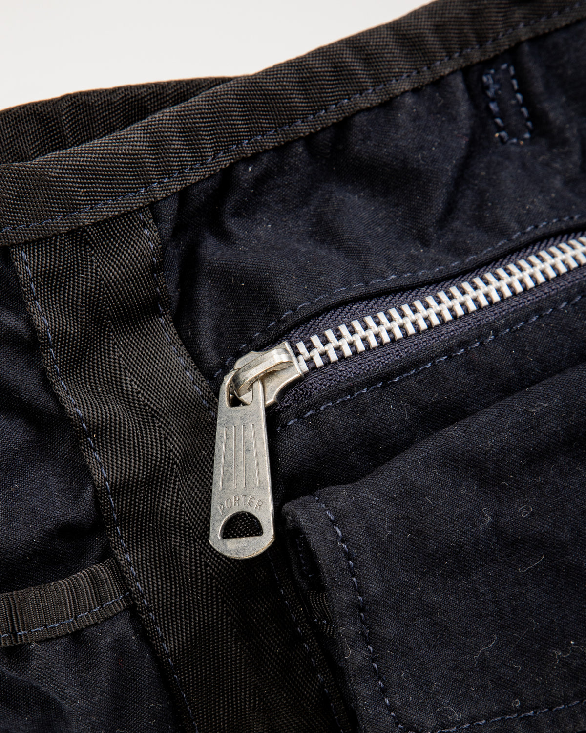 Crag Shoulder Bag (L) - Navy