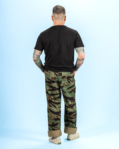 The Real McCoy's Tiger Camouflage Civilian Trousers / John Wayne - Green - Standard & Strange