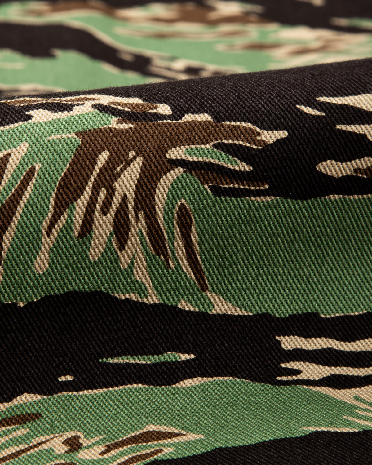 The Real McCoy's Tiger Camouflage Shirt / John Wayne - Green - Standard & Strange