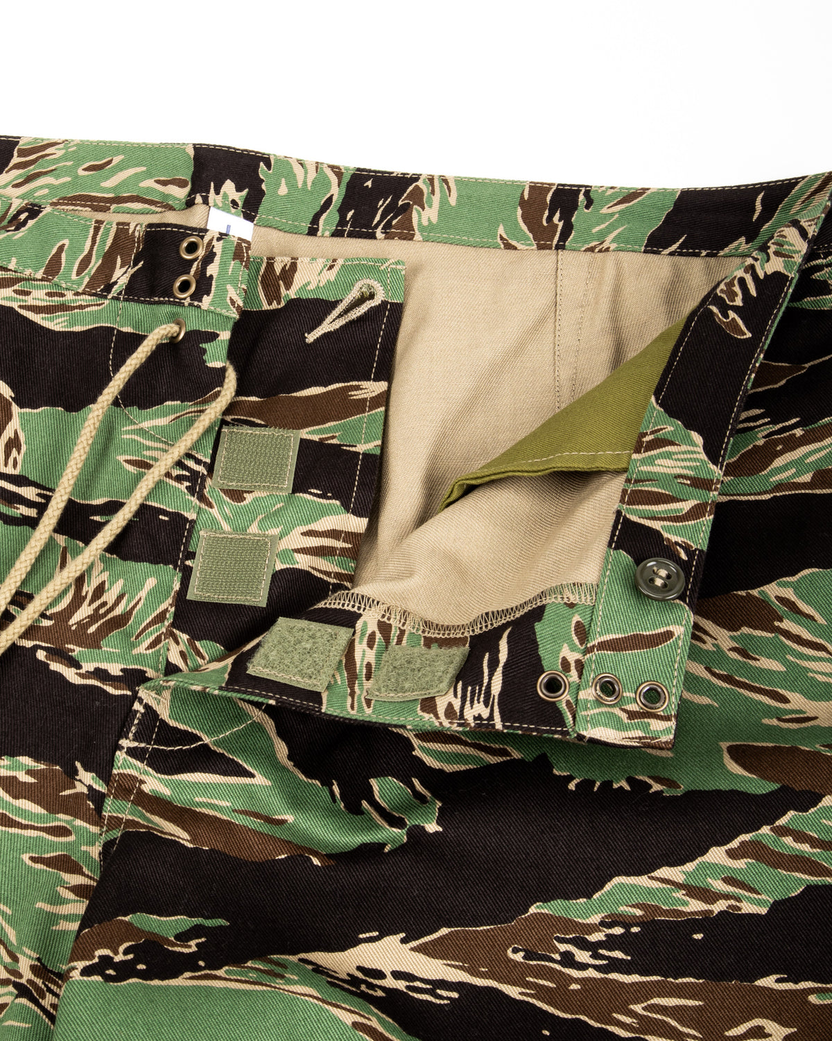 The Real McCoy's Tiger Camouflage Swim Shorts / John Wayne - Green - Standard & Strange